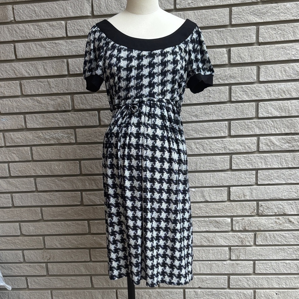 Motherhood Maternity Black and White Houndstooth Short Sleeve Dress Size Medium
